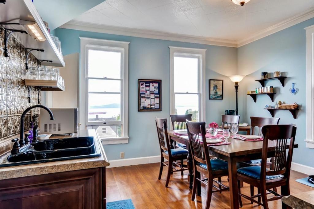 Astoria Painted Lady Historic Apt With River View! מראה חיצוני תמונה